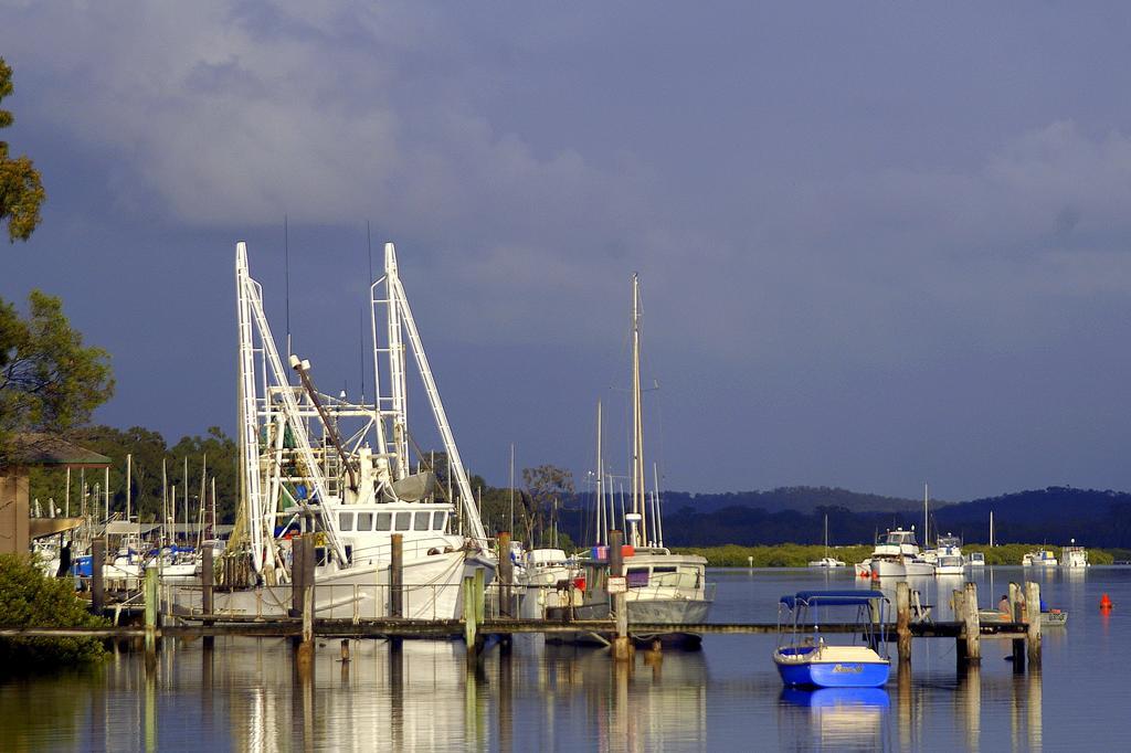 Tin Can Bay'S Sleepy Lagoon Motel Экстерьер фото