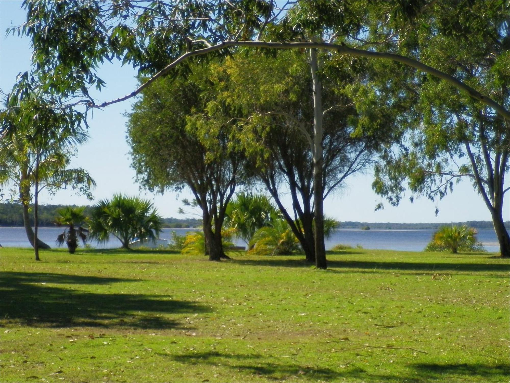 Tin Can Bay'S Sleepy Lagoon Motel Экстерьер фото
