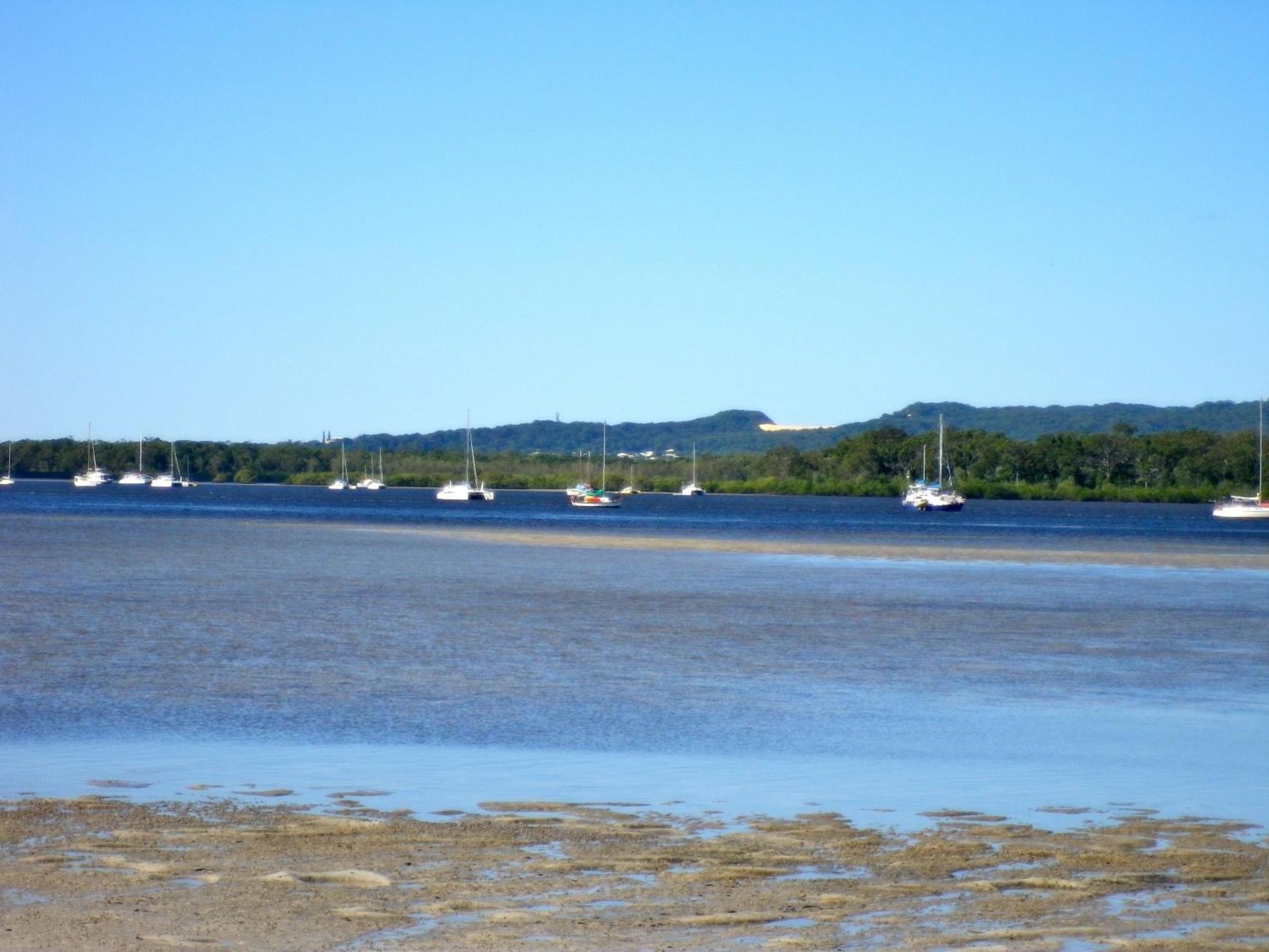 Tin Can Bay'S Sleepy Lagoon Motel Экстерьер фото