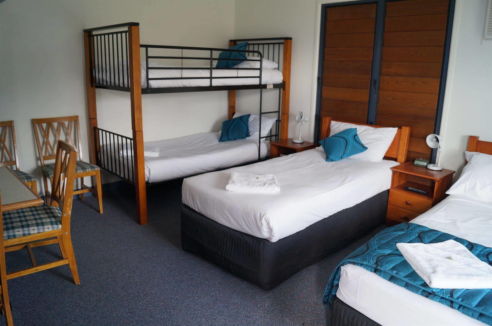 Tin Can Bay'S Sleepy Lagoon Motel Экстерьер фото
